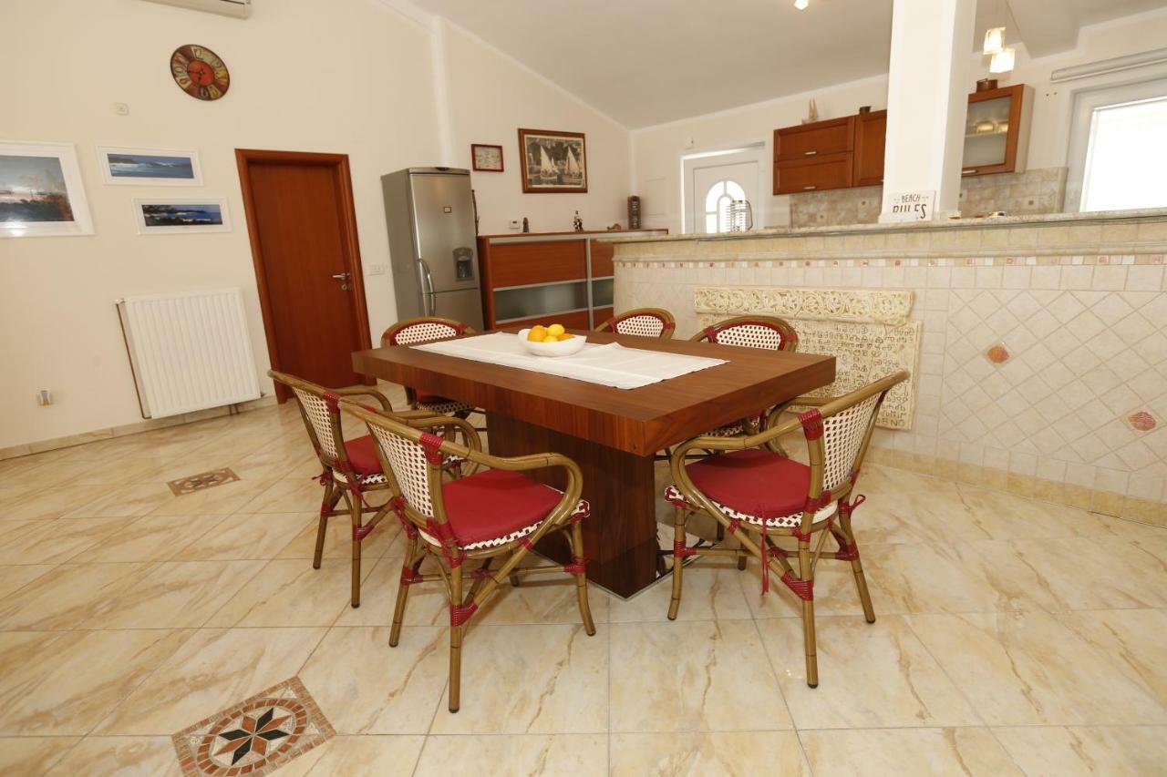 Apartment Bojan With Terrace And Sea View Baška Kültér fotó
