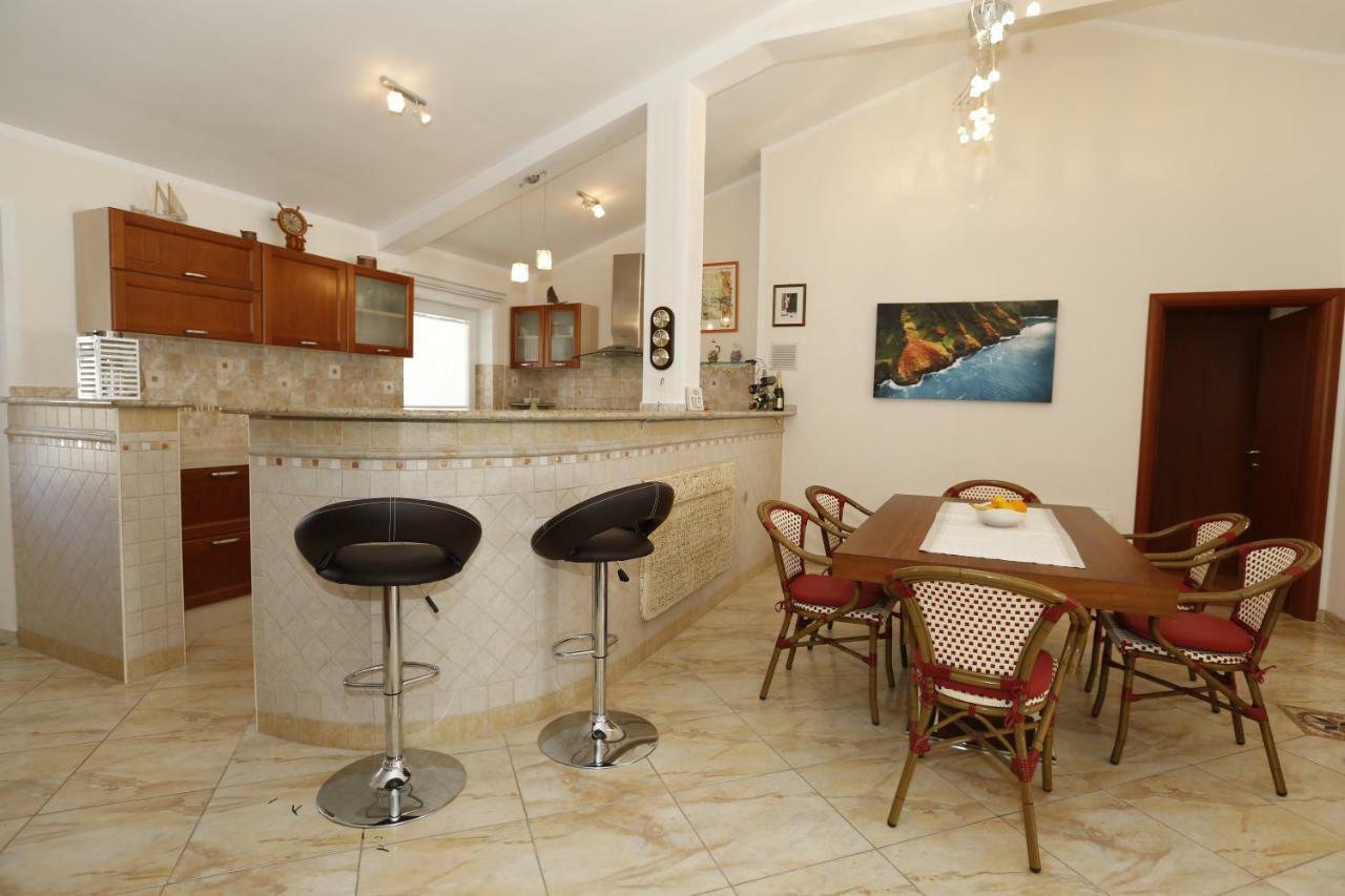 Apartment Bojan With Terrace And Sea View Baška Kültér fotó