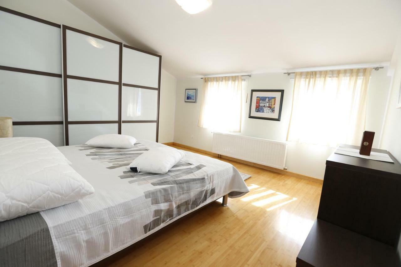 Apartment Bojan With Terrace And Sea View Baška Kültér fotó